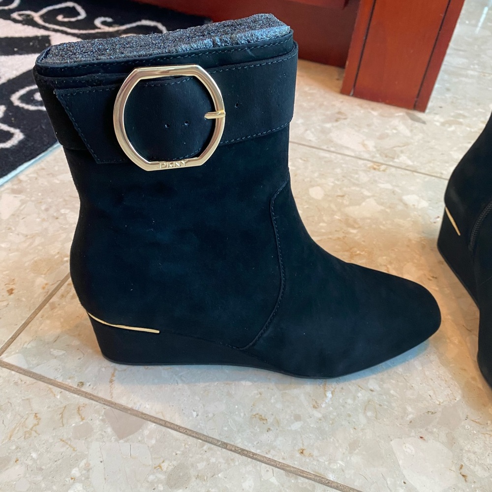 Suede ankle boot